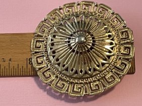 Vintage MONET Large Gold-toned Fashion Pin/Brooch in Very Good Preowned Condition.: Vintage MONET Large Gold-toned Fashion Pin/Brooch in Very Good Preowned Condition. FREE Domestic Shipping.