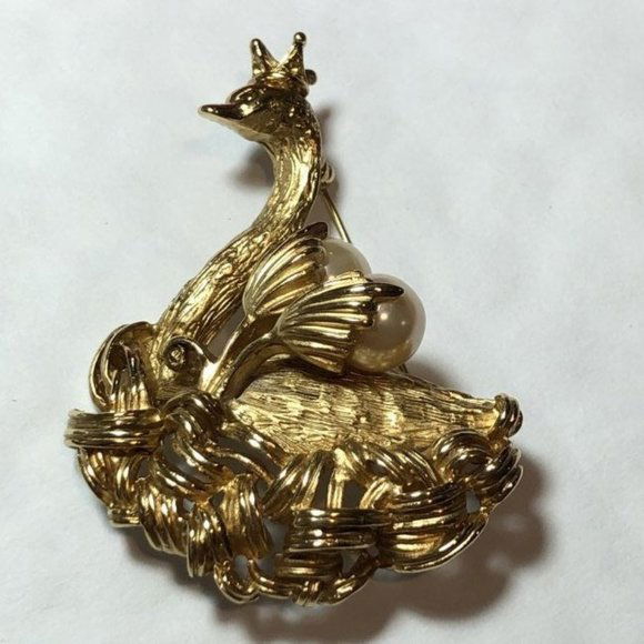 Vintage Scarce Erwin Pearl 1990s Gilded Swan Princess Figural Brooch Fashion Pin (1 of 6)