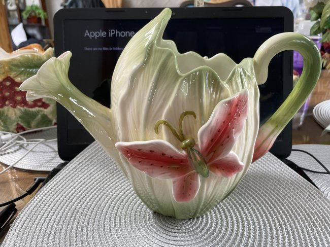 Lg Majolica 2004HH 2-Sided Butterfly Cabbage Water Pail Shaped Pitcher in VG... (1 of 6)