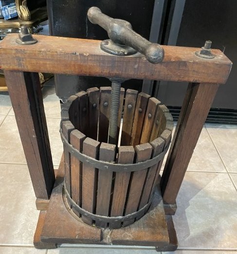 Antique Vintage Cast Iron & Wood Fruit Wine Press 15.25" x 19.25" Preowned from an Estate: Antique Vintage Cast Iron & Wood Fruit Wine Press 15.25" x 19.25" Preowned from an Estate as Pictured. Great for a Home Decor. Local Pickup Only in Berlin NJ 08009 or The UPS Store Shipping Paid for b