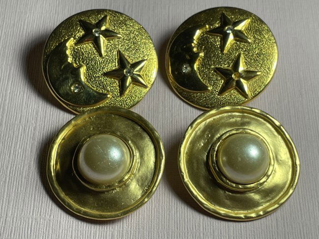 2-Pair of Vintage Large Fashion Jewelry Clip-on Earrings Preowned from an Estate (1 of 5)