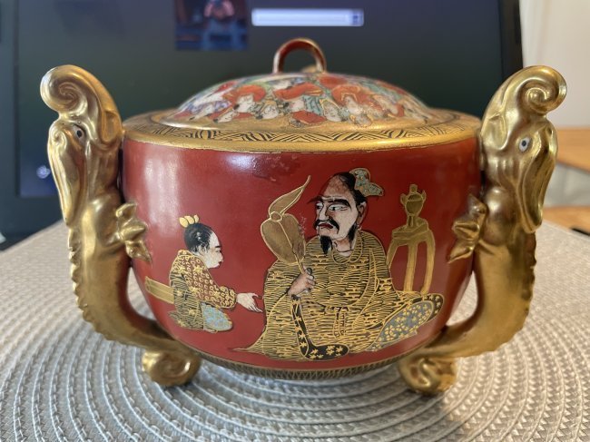 Antique Rare Japanese Kutani 100 Faces Design Covered Bowl with 3-Footed Dragon Feet: Antique Rare Japanese Kutani 100 Faces Design Covered Bowl with 3-Footed Dragon Feet 4.75" Diameter & 4.25" Tall in VG Preowned Condition. $15 Domestic Shipping.