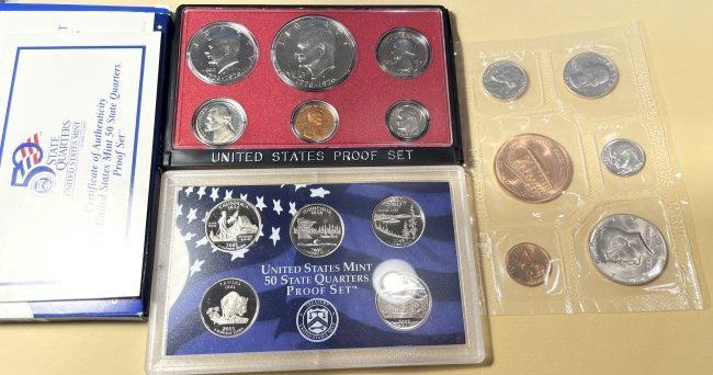 2005-S STATEHOOD QUARTER PROOF SET, 1976-S BICENTENNIAL PROOF SET & 1980 UNC SOUVENIR SET AS PIC'D (1 of 4)
