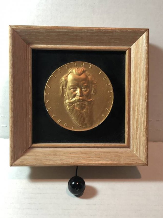 Vtg Brahms Lullaby Wall Hanger Pull String Music Box 5.5" x 5.5" in VG Condition Preowned (1 of 4)