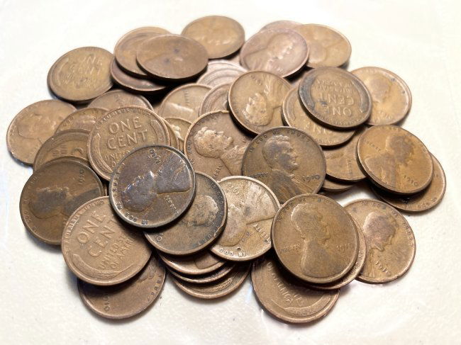 Bag of 50 1910-P Lincoln Wheat Back Cents in Nice Circulated Conditions. (1 of 3)