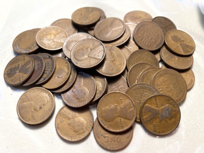 Bag of 50 1912-P Lincoln Wheat Back Cents in Nice Circulated Conditions. (1 of 3)