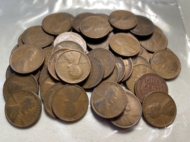 Bag of 50 1918-P Lincoln Wheat Back Cents in Nice Circulated Conditions. (1 of 3)