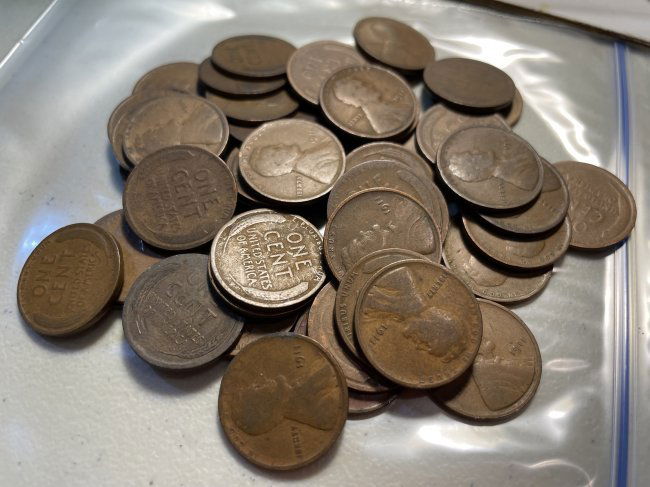 Bag of 50 1911-P Lincoln Wheat Back Cents in Nice Circulated Conditions. (1 of 3)