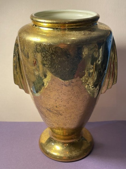 Vintage Pearl China Co 22k Gold Plated Pottery Vase 8.25" Tall in Good Preowned Condition: Vintage Pearl China Co 22k Gold Plated Pottery Vase 8.25" Tall in Good Preowned Condition. $15 Domestic Shipping.