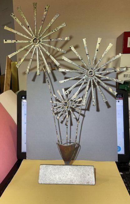 Noted NJ Artist Michael P. McCrink UN-Signed Fabricated Base Metal Flower Artwork 17.5" Tall. (1 of 6)
