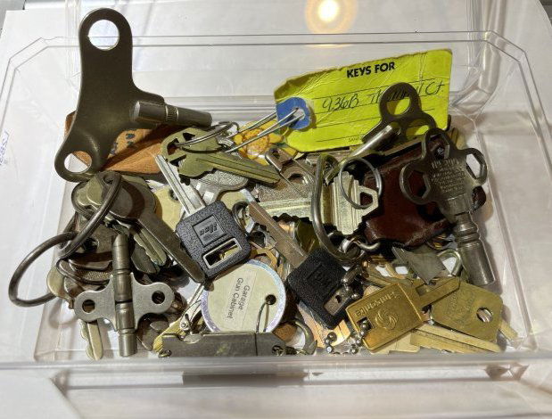 Vintage Box Lot of House/Car/Clock Keys Preowned from an Estate as Pictured. (1 of 5)