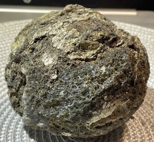 Vintage 3.5" to 4" Unique Uncut Geode Crystal Stones Preowned as Pictured.: Vintage 3.5" to 4” Unique Uncut Geode Crystal Stones Preowned as Pictured. Actual Stone Pictured is the One You Will Receive. $10 Domestic Shipping.