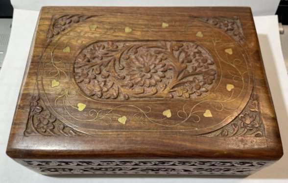 Vintage Hand Carved WOODEN Box 6.5" x 5" x 2.25" Made in India in Good Preowned Condition: Vintage Hand Carved WOODEN Box 6.5" x 5" x 2.25" Made in India in Good Preowned Condition. FREE Domestic Shipping.