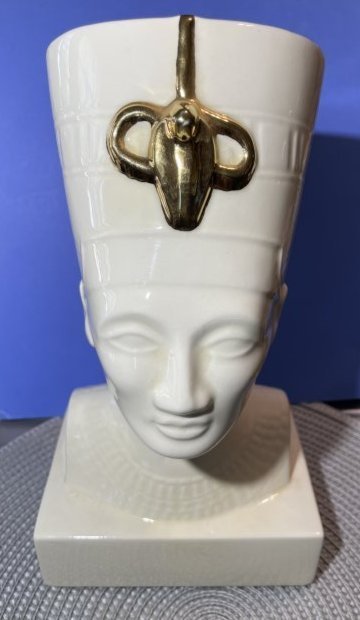 Vtg Queen Nefertiti Bisque/Porcelain all White Bust Statue/Figurine 10.5" Tall w/Gold Accents: Vintage Queen Nefertiti Bisque/Porcelain all White Bust Statue/Figurine 10.5" Tall w/Gold Accents. FREE Domestic Shipping.