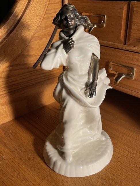 Vintage 1970's Minton Sea Breezes White Bone China & Bronze Figurine 9.25" Tall: Vintage 1970's Minton Sea Breezes White Bone China & Bronze Figurine 9.25" Tall Made in England in A-1 Condition. FREE Domestic Shipping.