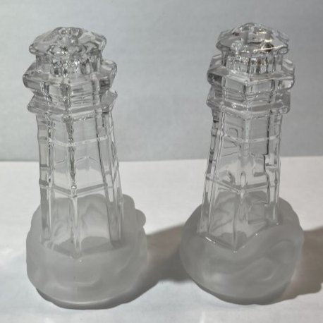 Lenox Crystal Lighthouse Salt and Pepper Shakers 4" Tall in VG Preowned Condition.: Lenox Crystal Lighthouse Salt and Pepper Shakers 4" Tall in VG Preowned Condition. FREE DOMESTIC SHIPPING.