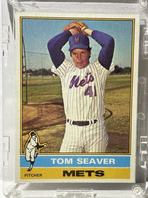 TOM SEAVER #600 BASEBALL CARD NICE CORNERS. FREE DOMESTIC SHIPPING.: TOM SEAVER #600 BASEBALL CARD NICE CORNERS. FREE DOMESTIC SHIPPING. CARDS ARE IN REAL NICE SHAPE BUT SOME OF THE LUCITE HOLDERS HAVE SCRATCHES AND STICKER RESIDUE.