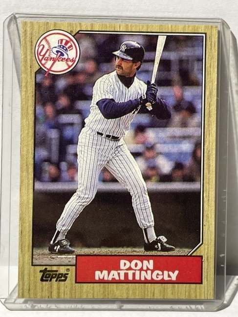DON MATTINGLY #500 BASEBALL CARD NICE CORNERS. FREE DOMESTIC SHIPPING.: DON MATTINGLY #500 BASEBALL CARD NICE CORNERS. FREE DOMESTIC SHIPPING. CARDS ARE IN REAL NICE SHAPE BUT SOME OF THE LUCITE HOLDERS HAVE SCRATCHES AND STICKER RESIDUE.
