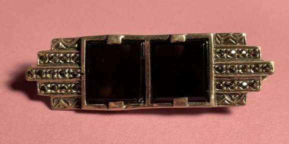 Vintage Sterling Silver Onyx & Marcasite Pin/Brooch Preowned in Good Condition 1.75" Wide.: Vintage Sterling Silver Onyx & Marcasite Pin/Brooch Preowned in Good Condition 1.75" Wide. $5 Domestic Shipping. (On Multiple Lots Won, the Shipping Fees will be combined or Adjusted Accordingly)