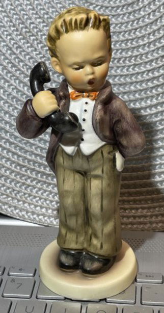 Goebel M I Hummel Germany Porcelain Boy on Phone "Hello Chef" Retired 124/0 6" Tall in VG Condition. (1 of 4)