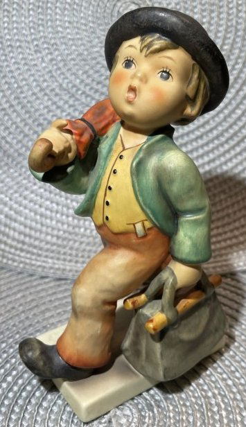 Vintage HUMMEL Merry Wanderer Hummel Figurine 6" Tall Stylized Bee in Good Condition. (1 of 5)