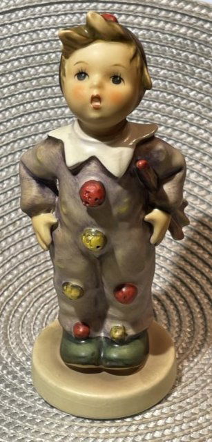 Goebel Hummel #328 Porcelain Carnival Boy Figurine in Jester Costume in Good Preowned Condition.: Goebel Hummel #328 Porcelain Carnival Boy Figurine in Jester Costume in Good Preowned Condition. $10 Domestic Shipping,