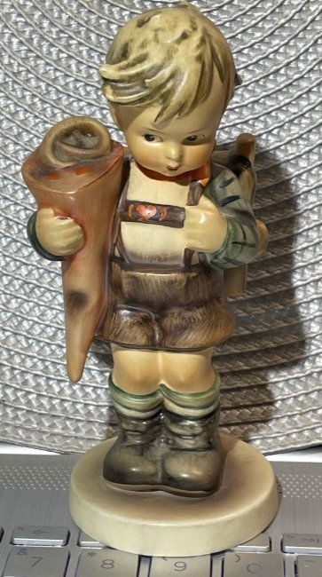 Vintage Goebel Figurine #80 "Little Scholar" Stylized Bee 5.5" Tall in Good Preowned Condition.: Vintage Goebel Figurine #80 "Little Scholar" Stylized Bee 5.5" Tall in Good Preowned Condition. $10 Domestic Shipping.