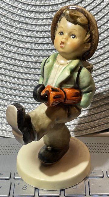 Goebel Hummel Figurine #79 "Globe Trotter" TMK7 Final Issue in Good Preowned Condition. (1 of 4)