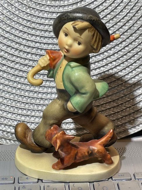 Goebel MI Hummel #5 Full Bee/TMK2 "Strolling Along" Damages Hair Tip 5" Tall as Pictured. (1 of 5)