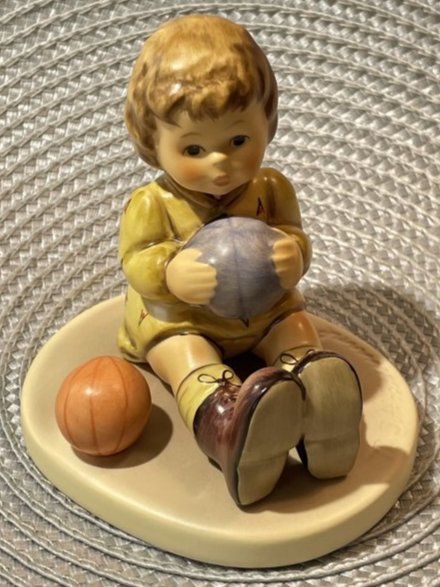 Goebel Hummel Germany Figurine "At Play" TMK-7 #632 in Good Preowned Condition.: Goebel Hummel Germany Figurine "At Play" TMK-7 #632 in Good Preowned Condition. $10 Domestic Shipping.