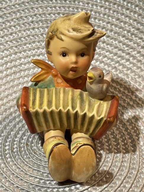 Hummel "Lets Sing" 110/0 Stylized Bee Boy w/Accordion Figurine in Good Preowned Condition. (1 of 5)