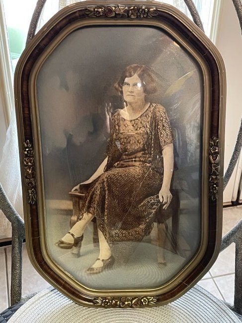 Antique Victorian Era Photograph & Wooden Frame 11" x 17.25" in Fair-Good Condition.: Antique Victorian Era Photograph & Wooden Frame 11" x 17.25" in Fair-Good Condition.