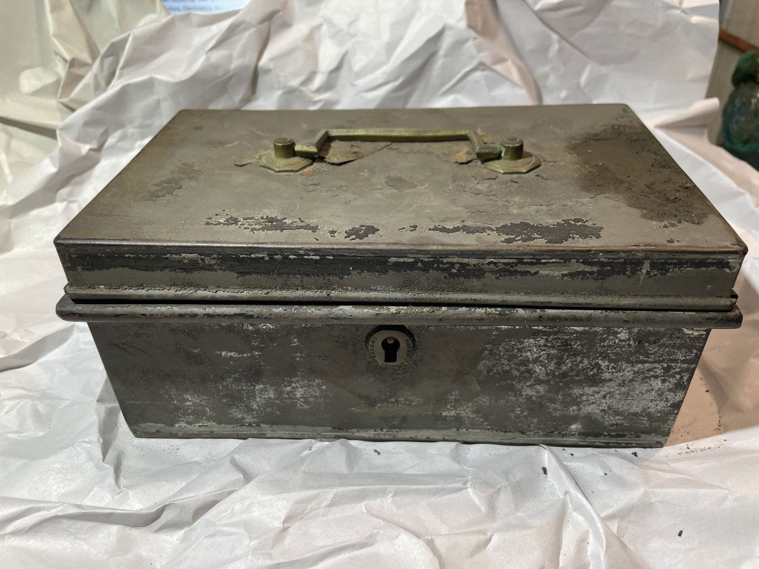 Small Antique Victorian Metal Cash Box w/Removable Tray Section & Has Original Skeleton Key as Pictu (1 of 8)