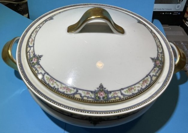 Vintage Limoges Theodore Haviland Covered Porcelain Serving Bowl in VG Preowned Condition (1 of 5)