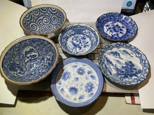 (6) Vintage Asian Porcelain Coaster Dishes & Rice Bowls 4"-4.75" Preowned from an Estate: (6) Vintage Asian Porcelain Coaster Dishes & Rice Bowls 4"-4.75" Preowned from an Estate in VG Condition. (Boxed 6" x 6" x 7"). $10 DOMESTIC INHOUSE SHIPPING.