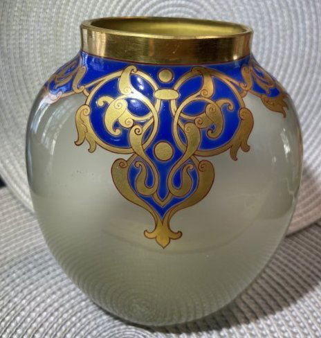 Vintage Art Deco Style Opalescent Glass Vase with Gold Accenting 6" Tall as Pictured.: Vintage Art Deco Style Opalescent Glass Vase with Gold Accenting 6" Tall as Pictured. $15 DOMESTIC INHOUSE SHIPPING.