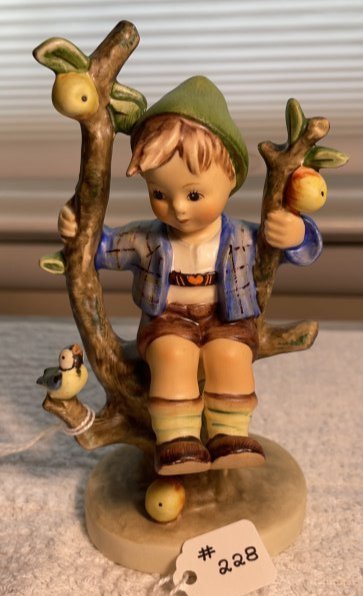 Vintage HUMMEL Figurine #142/1 TMK-3 APPLE TREE BOY 6" Tall in Good Preowned Condition: Vintage HUMMEL Figurine #142/1 TMK-3 APPLE TREE BOY 6" Tall in Good Preowned Condition as Pictured. $12 DOMESTIC INHOUSE SHIPPING.