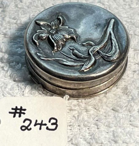 Vintage Dainty Sterling Silver Pill Box Preowned from an Estate.: Vintage Dainty Sterling Silver Pill Box Preowned from an Estate. $5 DOMESTIC INHOUSE SHIPPING.