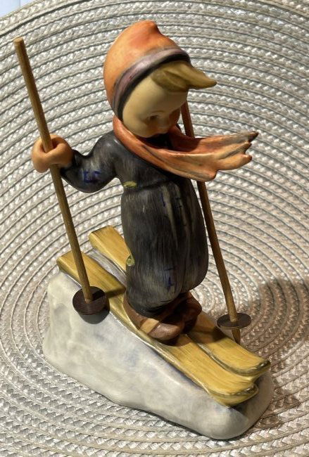 Vintage Goebel Hummel #59 Skier Figurine Stylized Bee 5.25" in Good Preowned Condition.: Vintage Goebel Hummel #59 Skier Figurine Stylized Bee 5.25" in Good Preowned Condition. $12 DOMESTIC INHOUSE SHIPPING.
