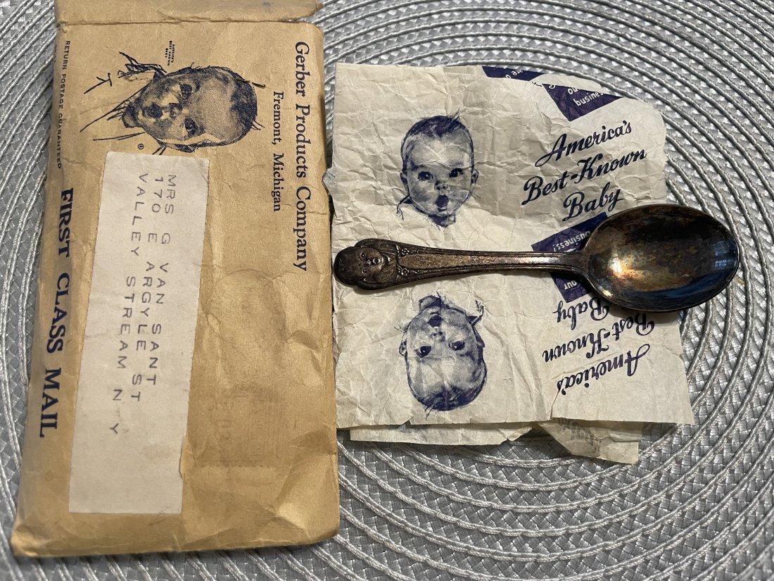 Vintage Winthrop Silver Plated Original Gerber Baby Spoon in Original Mailing Envelope w/Tissue: Vintage Winthrop Silver Plated Original Gerber Baby Spoon in Original Mailing Envelope w/Tissue as Pictured. $5 Domestic Inhouse Shipping.