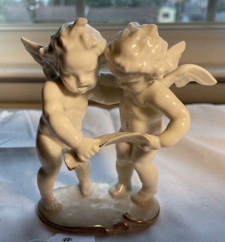 Vintage Hutschenreuther Porcelain Angels Figurine 4.5" Tall in Very Good Preowned Condition: Vintage Hutschenreuther Porcelain Angels Figurine 4.5" Tall in Very Good Preowned Condition from an Estate as Pictured. $10 Domestic Shipping.