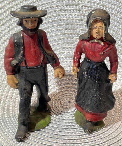 Vintage 2-pc Cast Iron Amish Couple Man & Woman (4-3/4" Tall) Paint Wear as Pictured. (1 of 4)