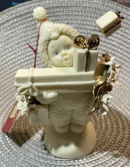 Snowbabies "Last Minute Christmas Shopper" Figurine in Good Preowned Condition.: Snowbabies "Last Minute Christmas Shopper" Figurine in Good Preowned Condition. $7 Domestic Inhouse Shipping. (On Multiple Lots Won, The Shipping Fee will be Combined or Adjusted Accordingly)