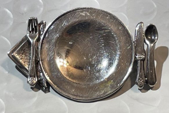 Vintage Great Falls Metal Works (GFMW) Sterling Silver Dinner Plate Setup Pin/Brooch 1.75" Wide: Vintage Great Falls Metal Works (GFMW) Sterling Silver Dinner Plate Setup Pin/Brooch 1.75" Wide as Pictured. $5 Domestic Inhouse Shipping.