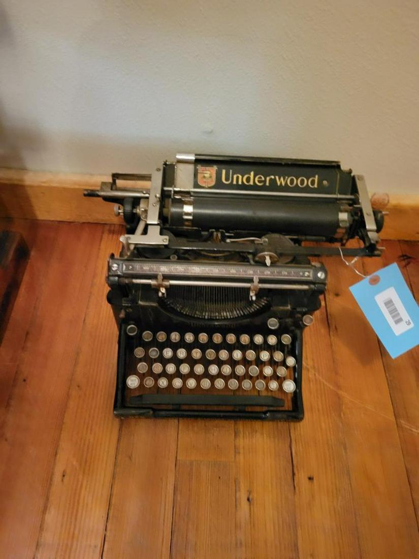 Antique Underwood Typewriter (1 of 4)