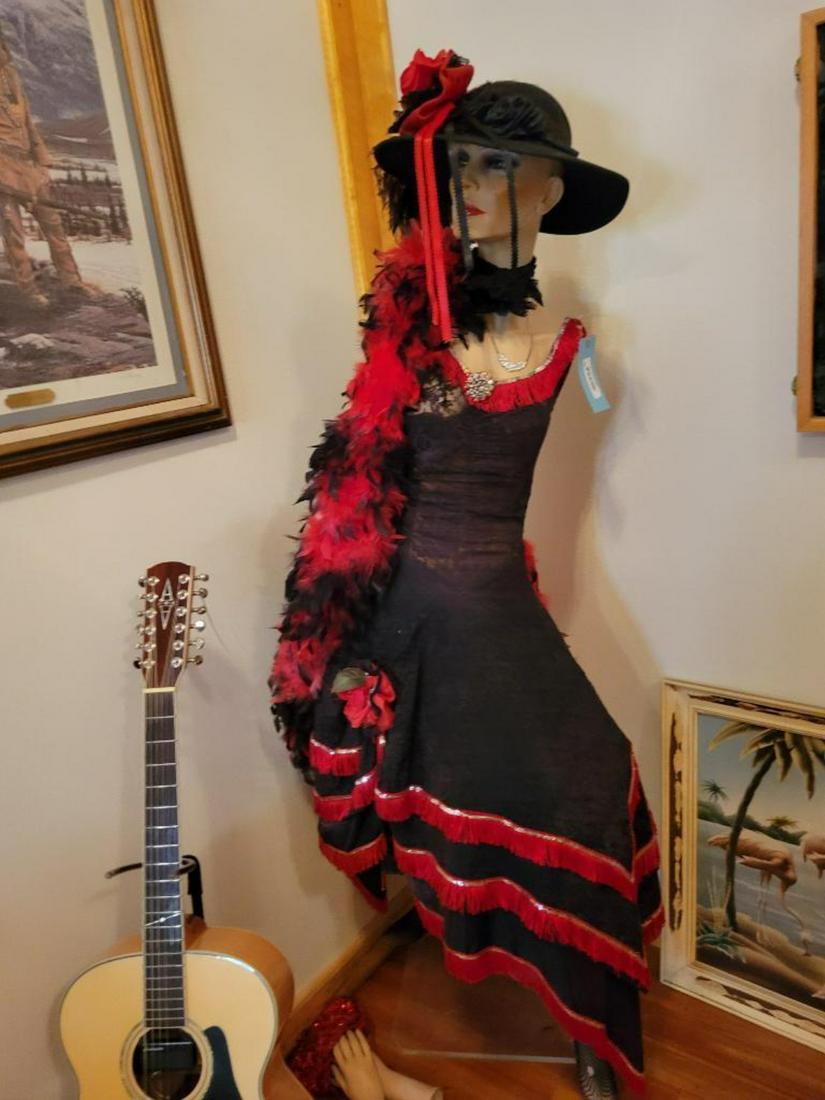 1920's Dress and hat on full body mold (1 of 6)