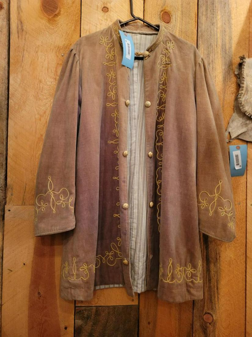 Confederate Frock Overcoat with Confederate buttons, age on buttons is questionable: .