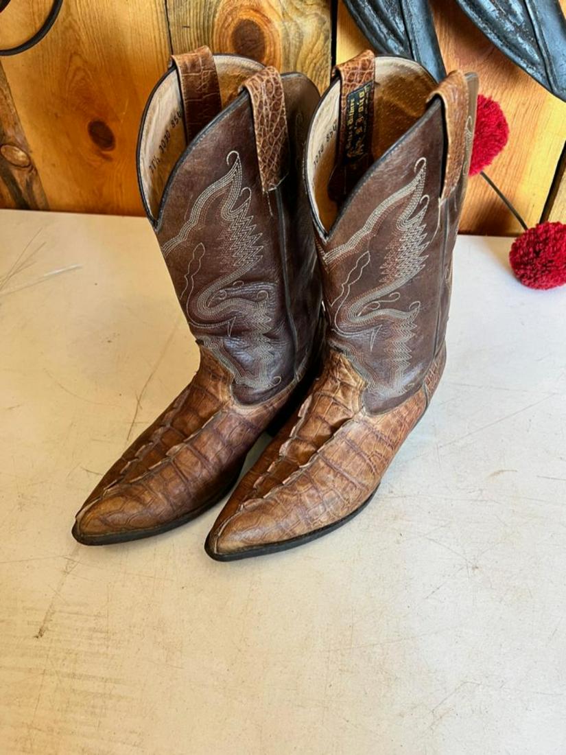 Pair of Alligator boots, size 27 1/2?: .