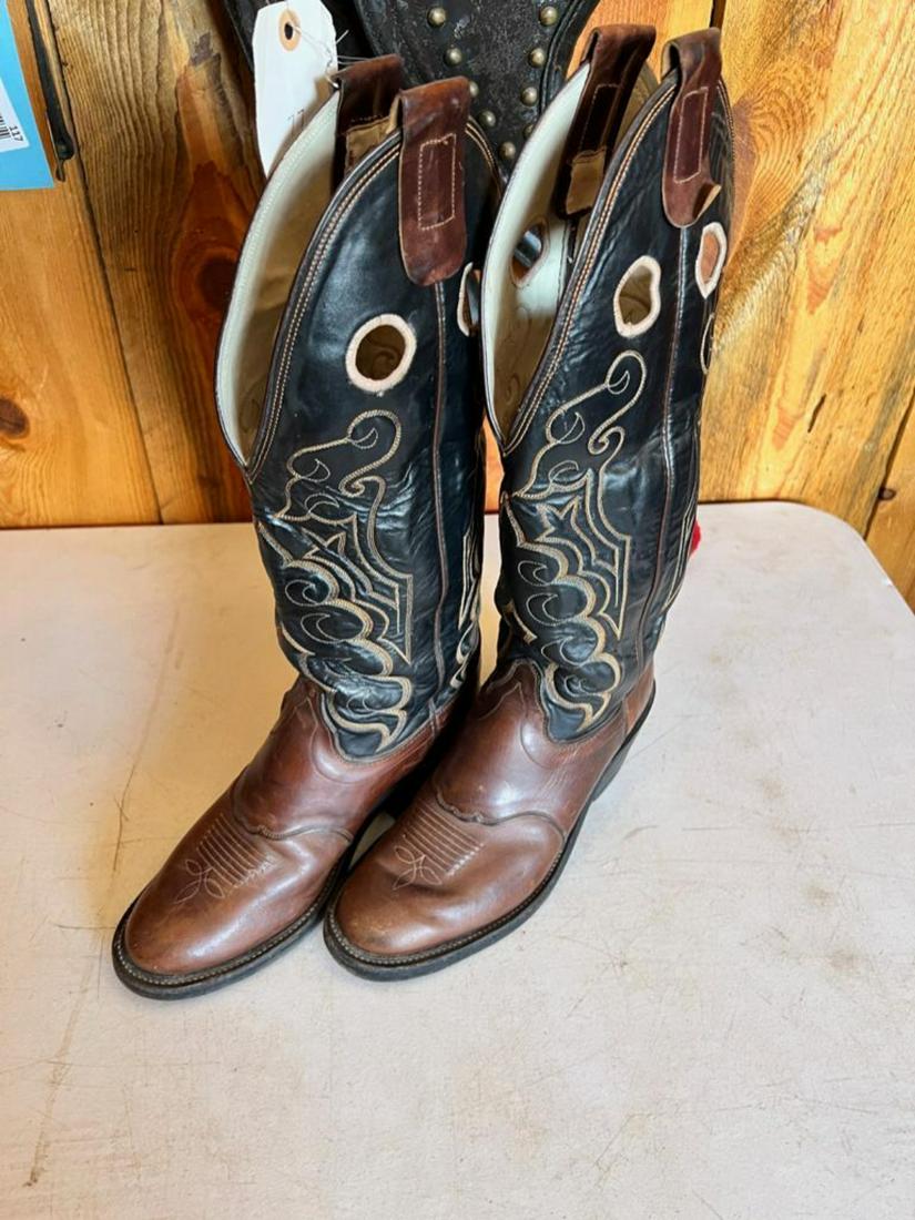 Pair of Olathe Brown High Tops Boots, size 9.5 (1 of 8)