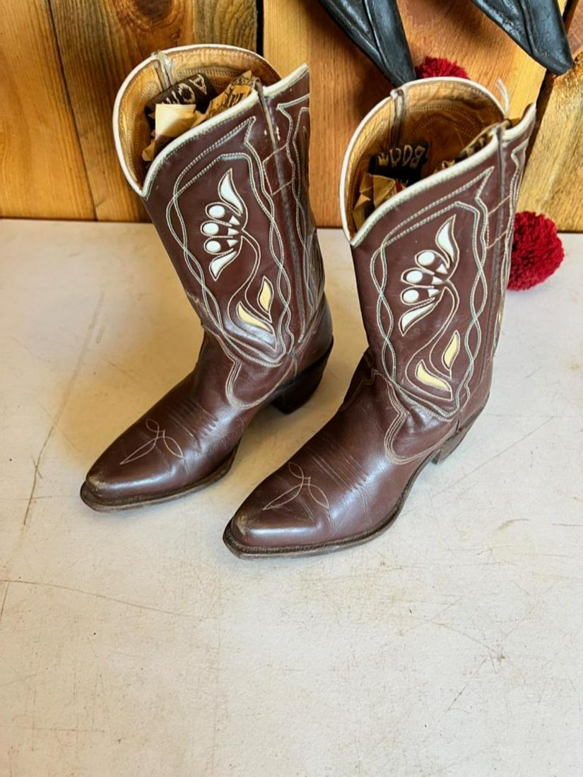 Pair of Acme Boots, unknown size (1 of 4)